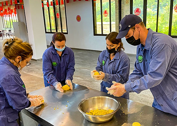 Learn to Make the Panda Cake